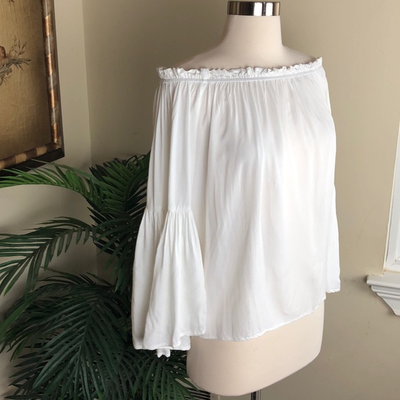 Tops - White off the shoulder boho blouse